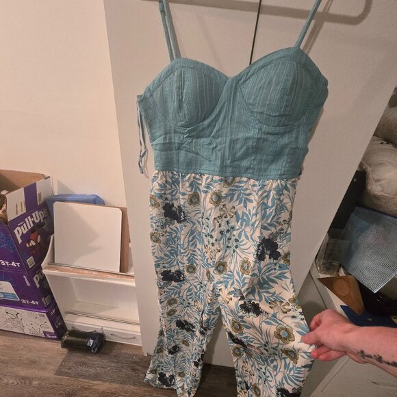 Blue floral jumpsuit - Picture 1 of 4